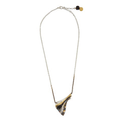 METALLIC FOLD AND ROCK STUD NECKLACE.